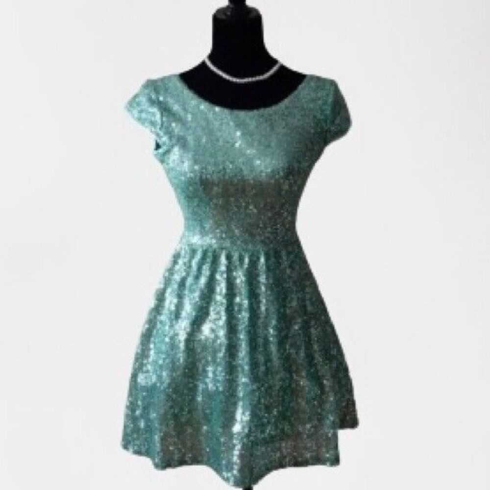 B Darlin Seafoam Sequin Deep V back‎ Dress Size 1 / 2 Hoco